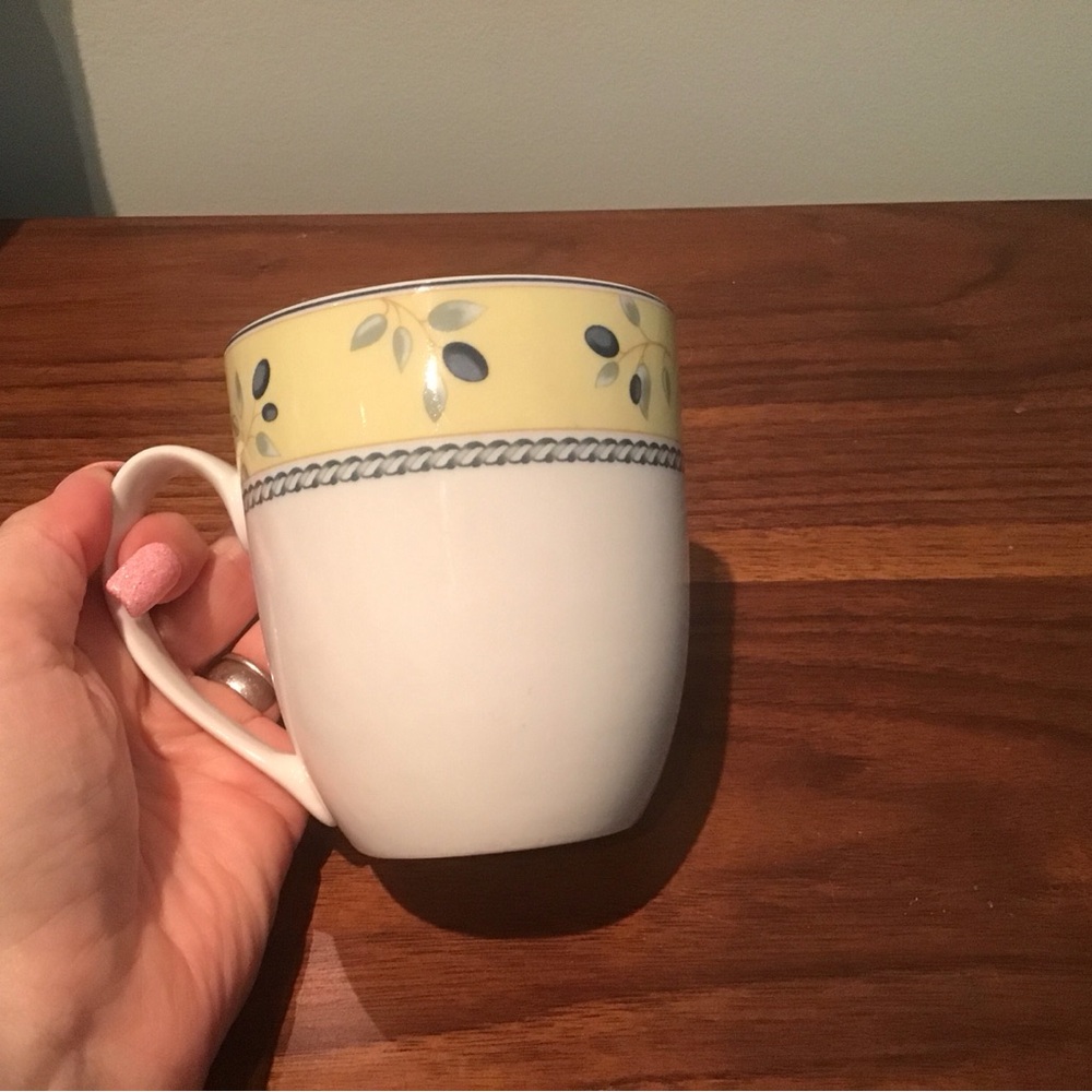 Royal Doulton Blueberry Yellow Blue Ceramic China 4” Mug Coffee Tea Cup 2005 - Picture 2 of 5